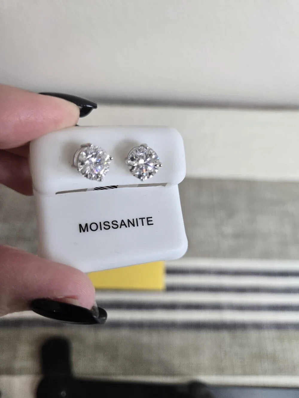 Moissanite 4.0CTW NWT 925 Silver Stud Earrings With GRA - Picture 6 of 7